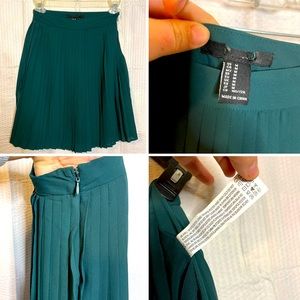 Pleated Mini Skirt Medium